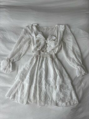 White chiffon tie-front mini dress 🤍